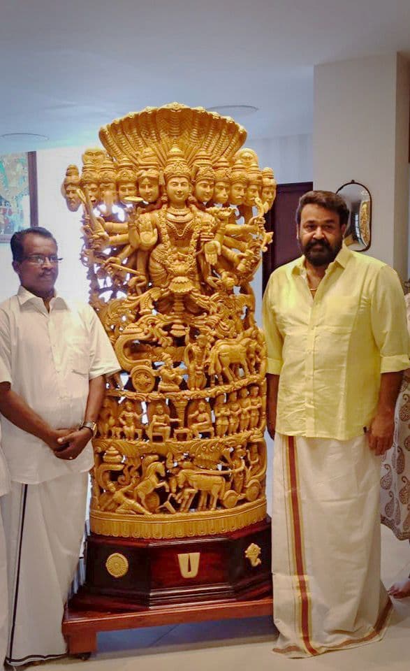Master Artisan Shri Nagappan with Malayalam movie superstar Sri Mohanlal presenting the monumental Dasavataram sculpture
